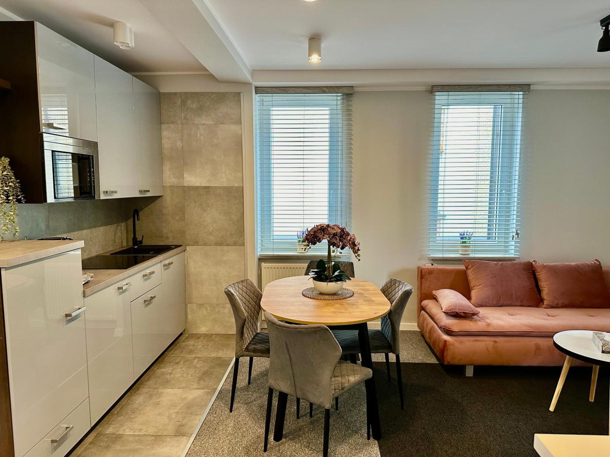 Apartamenty 1 Maja 94 คาโตวีตเซ ภายนอก รูปภาพ