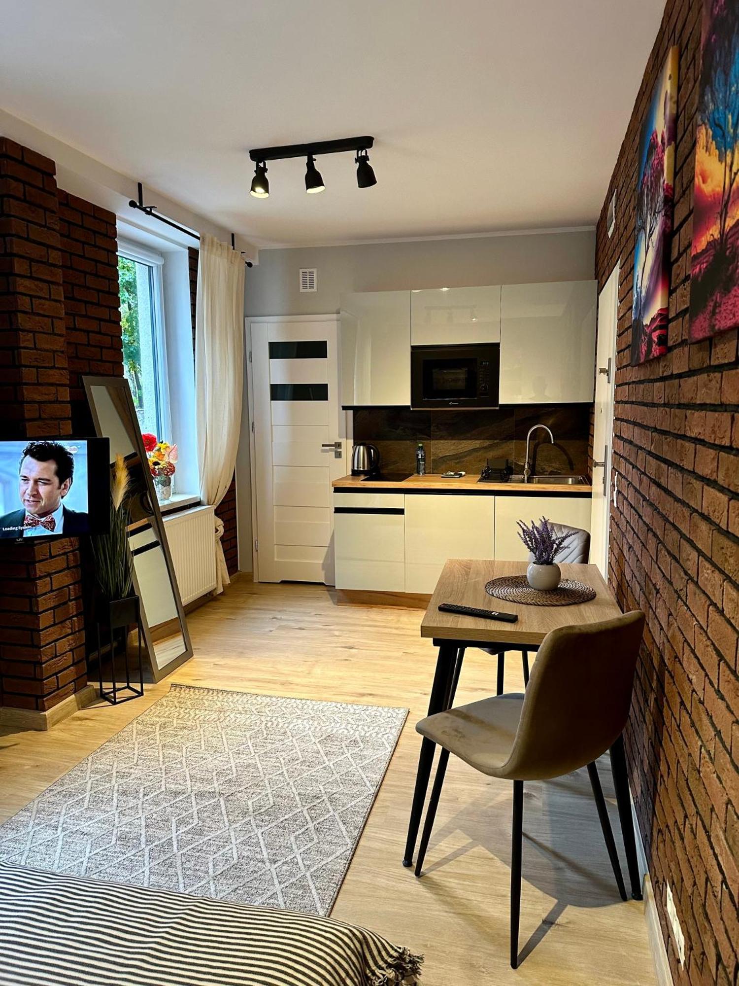 Apartamenty 1 Maja 94 คาโตวีตเซ ภายนอก รูปภาพ