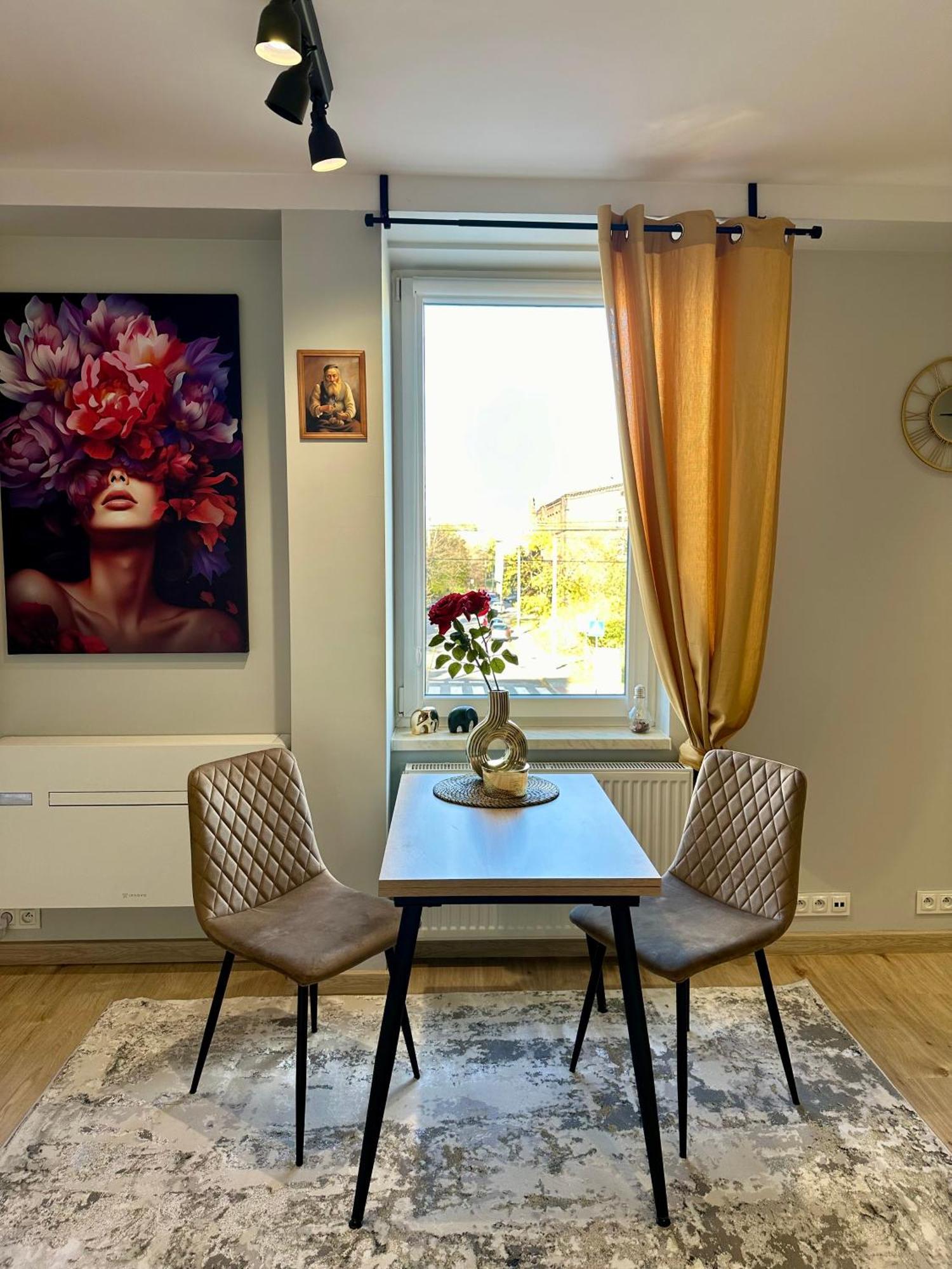 Apartamenty 1 Maja 94 คาโตวีตเซ ภายนอก รูปภาพ