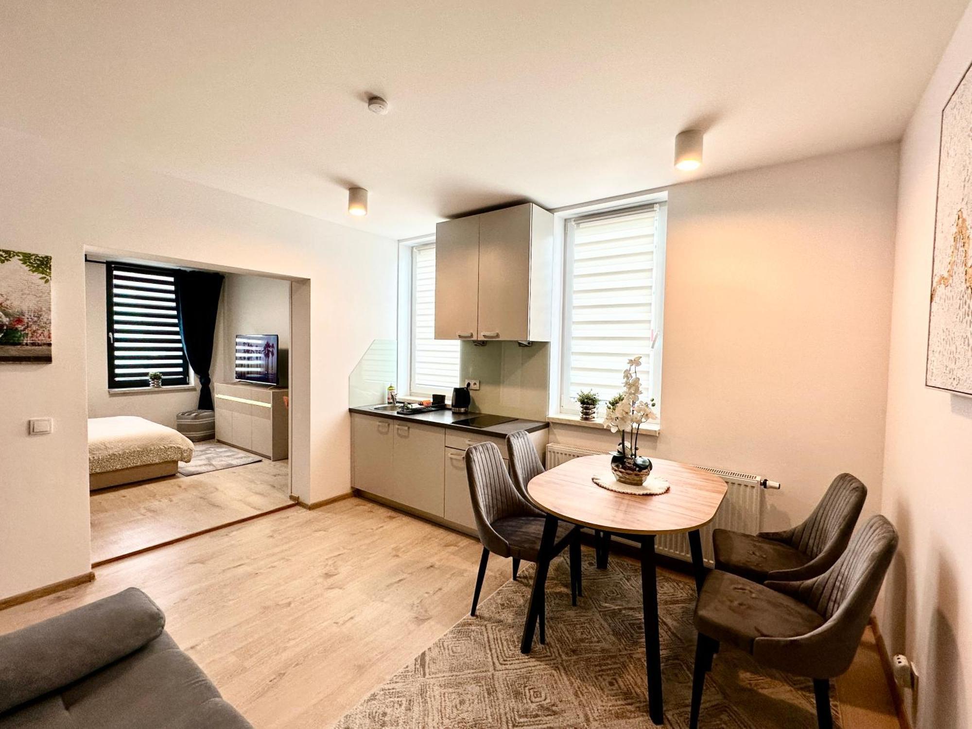 Apartamenty 1 Maja 94 คาโตวีตเซ ภายนอก รูปภาพ